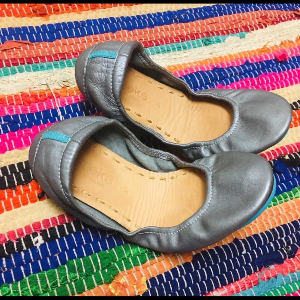 Metallic Pewter Tieks, size 6
